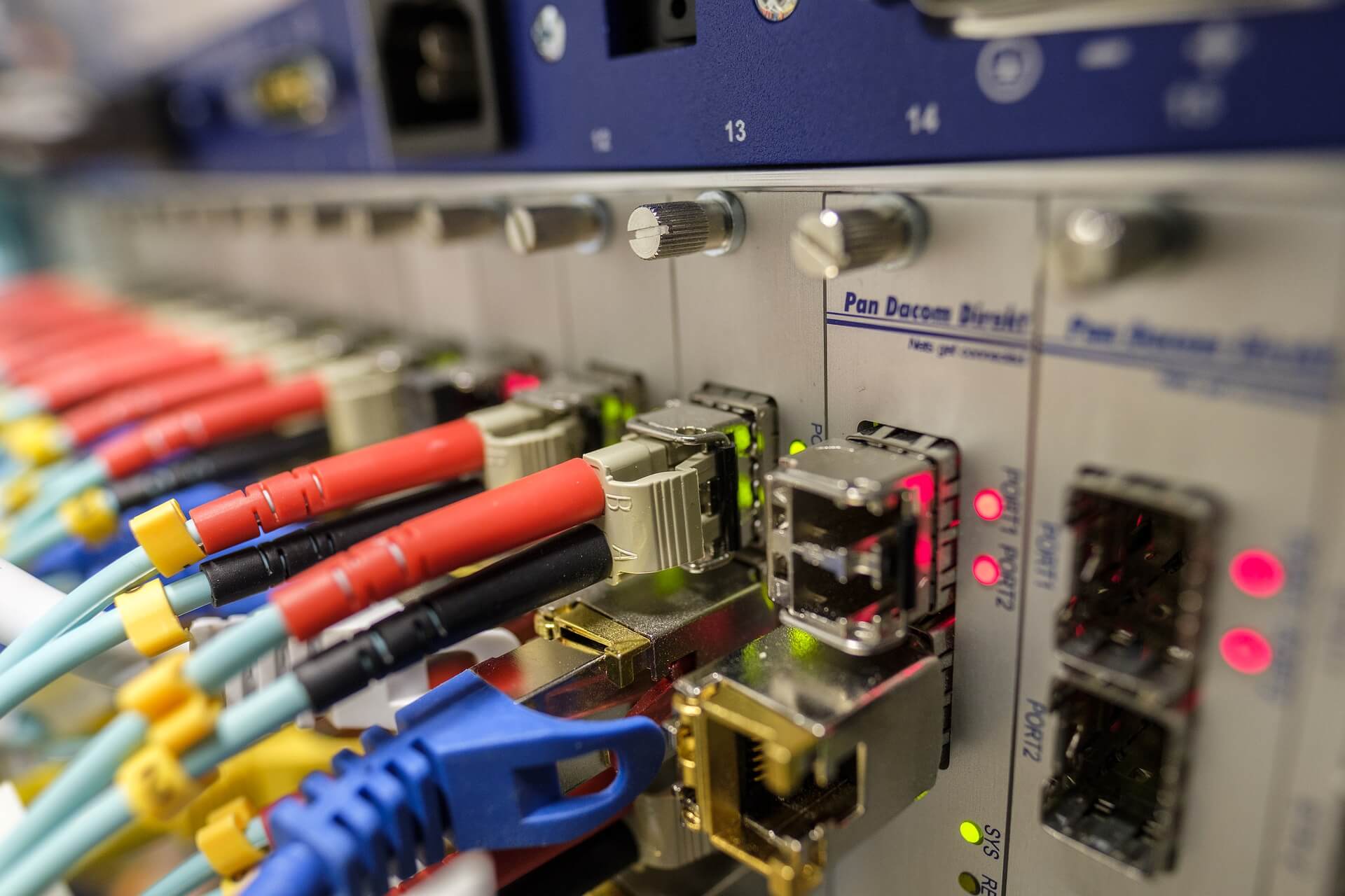 connettività per aziende: connessione fibra ottica